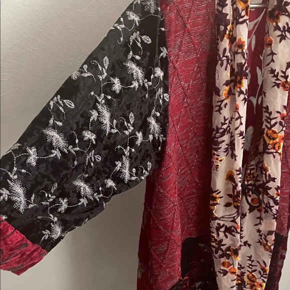 John Mark Vibrant Floral Kimono - Picture 4 of 11